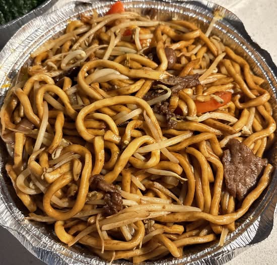 58A- Stir fried beef & shanghai noodle/ 牛肉上海粗炒